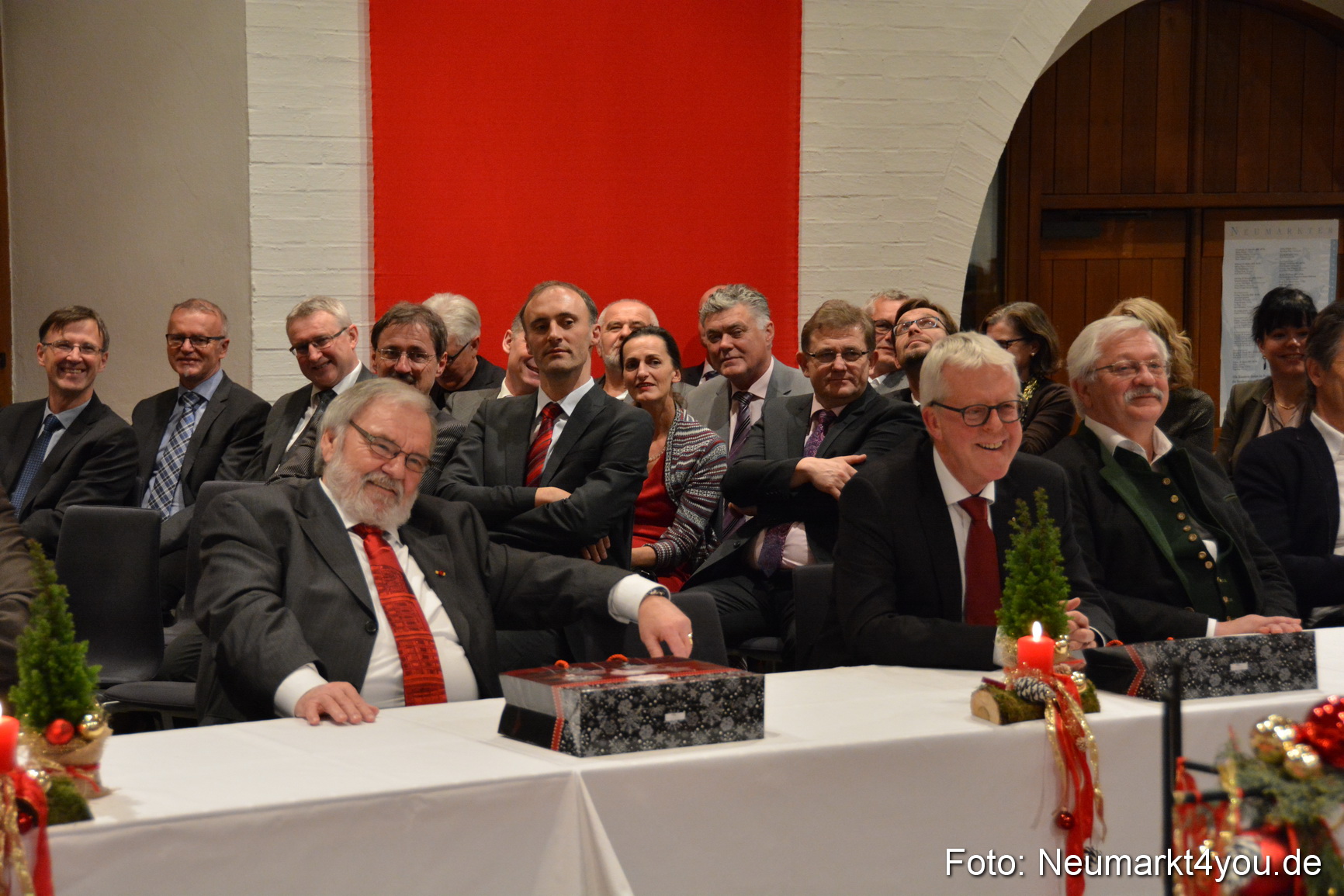 Weihnachtssitzung Stadtrat Neumarkt 151216 0048