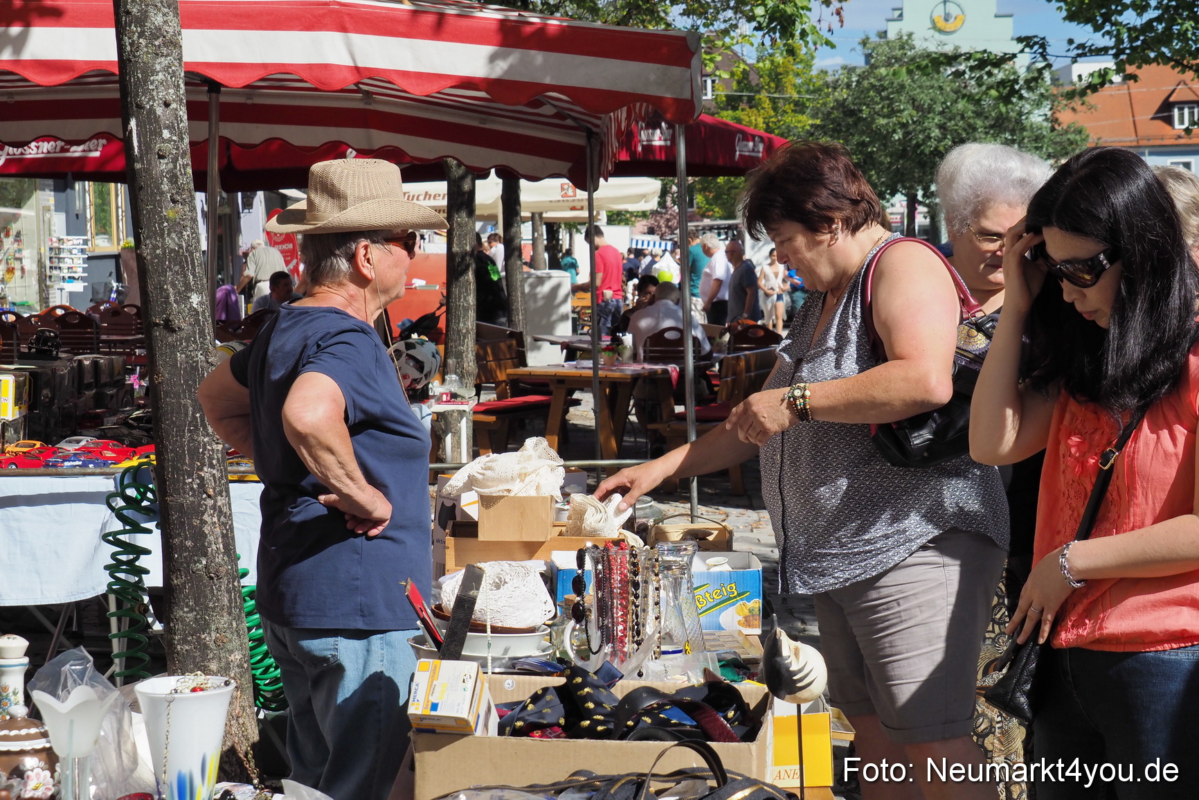 Altstadt Flohmarkt Neumarkt 2017 0059