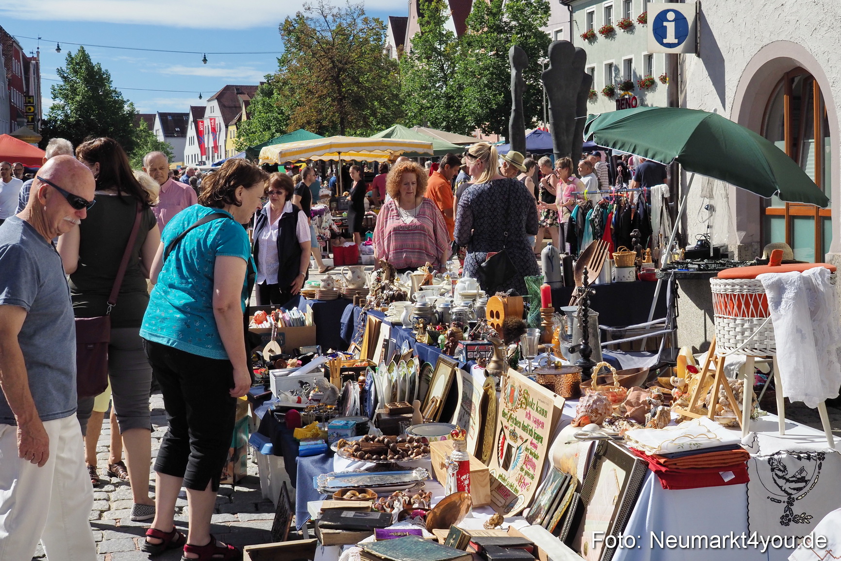 Altstadt Flohmarkt Neumarkt 2017 0064
