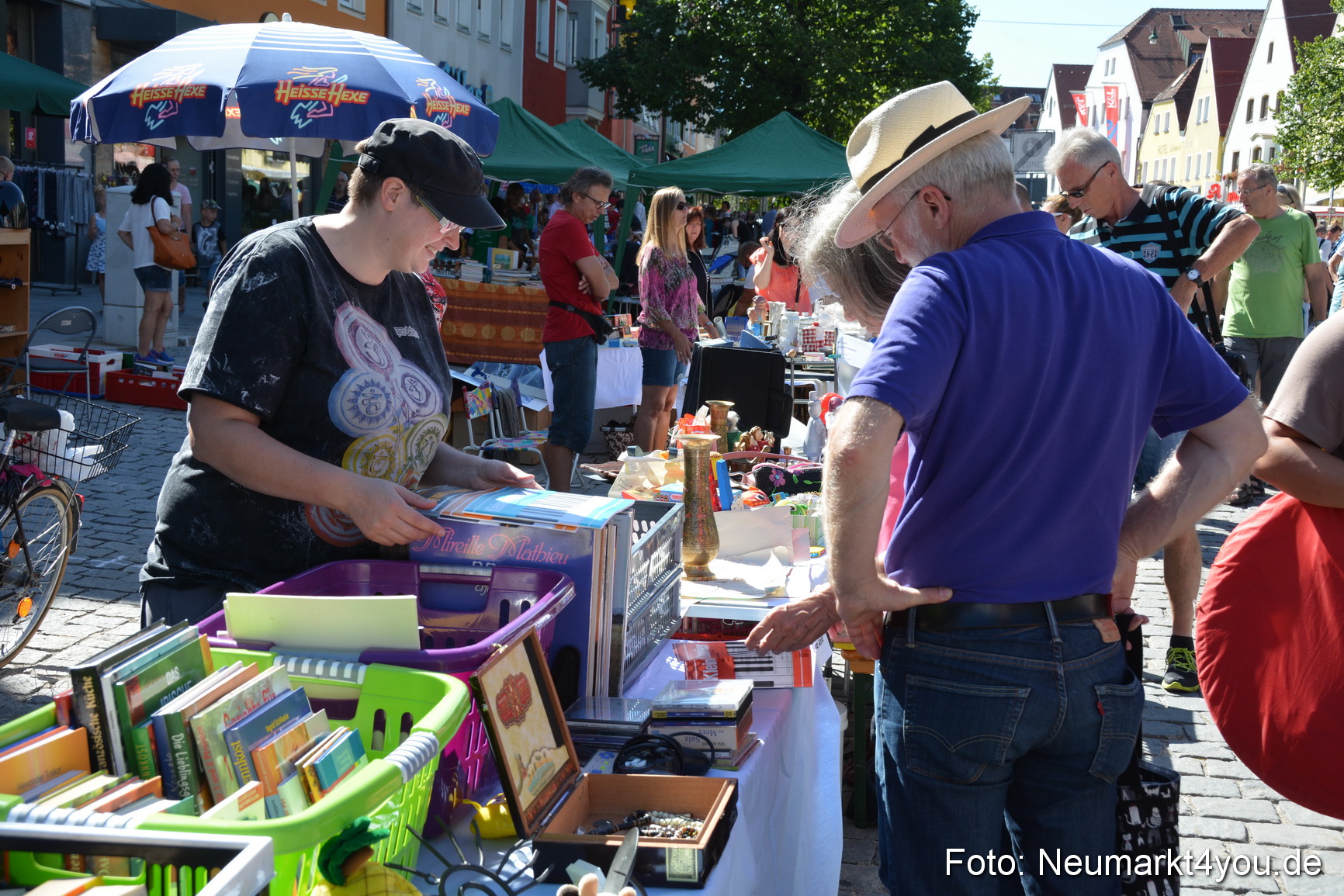 Altstadt Flohmarkt Neumarkt 2017 0100
