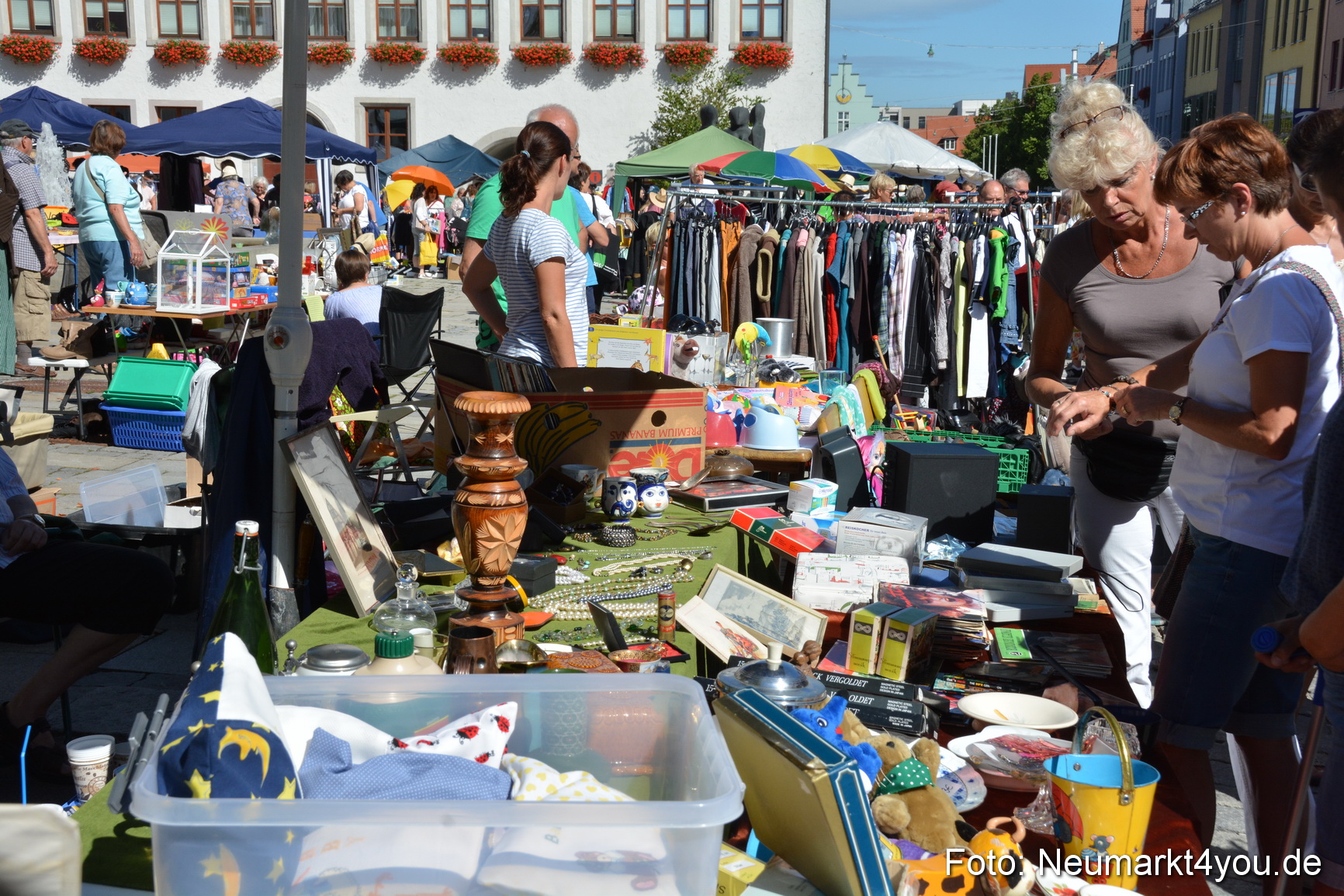 Altstadt Flohmarkt Neumarkt 2017 0101