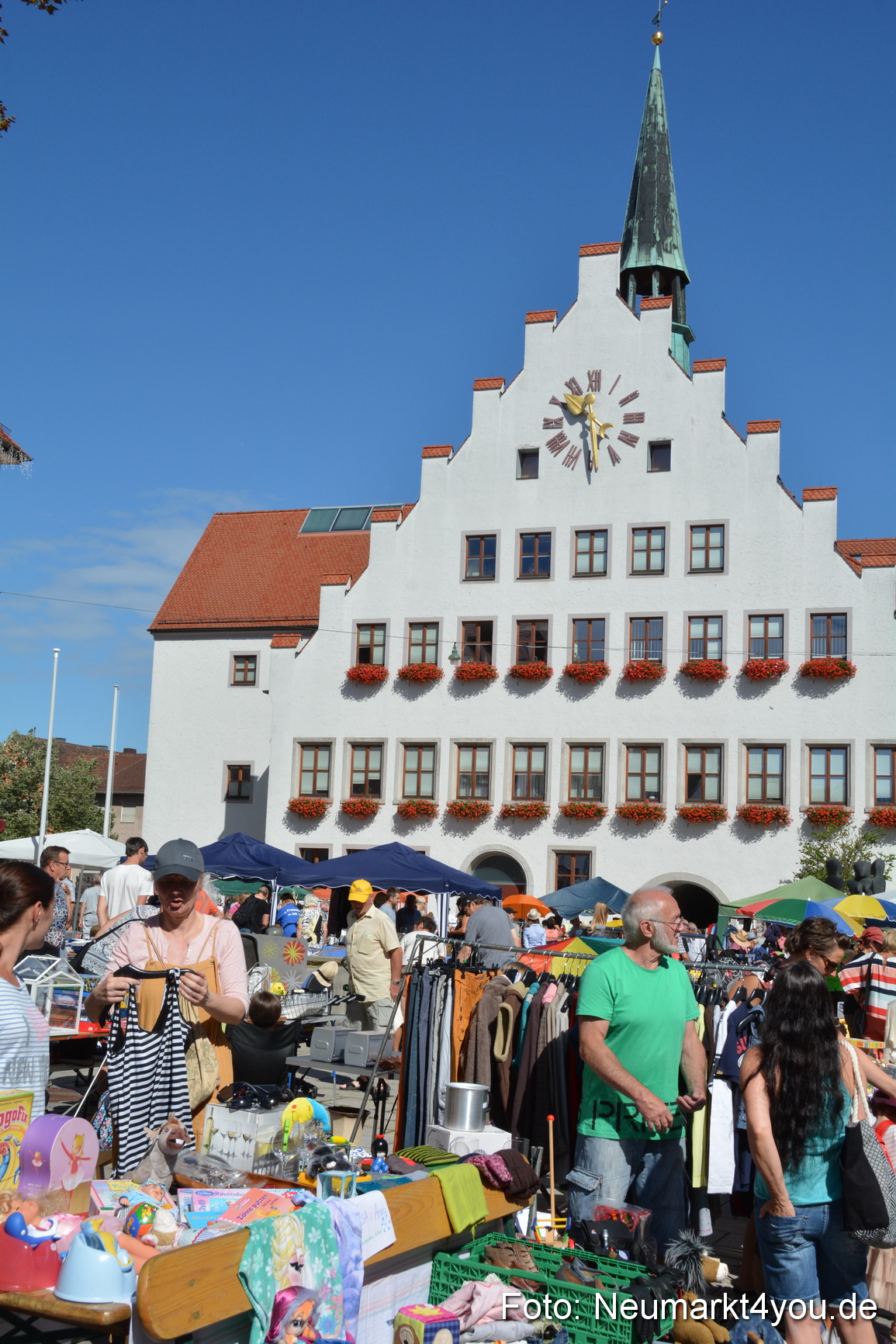 Altstadt Flohmarkt Neumarkt 2017 0102