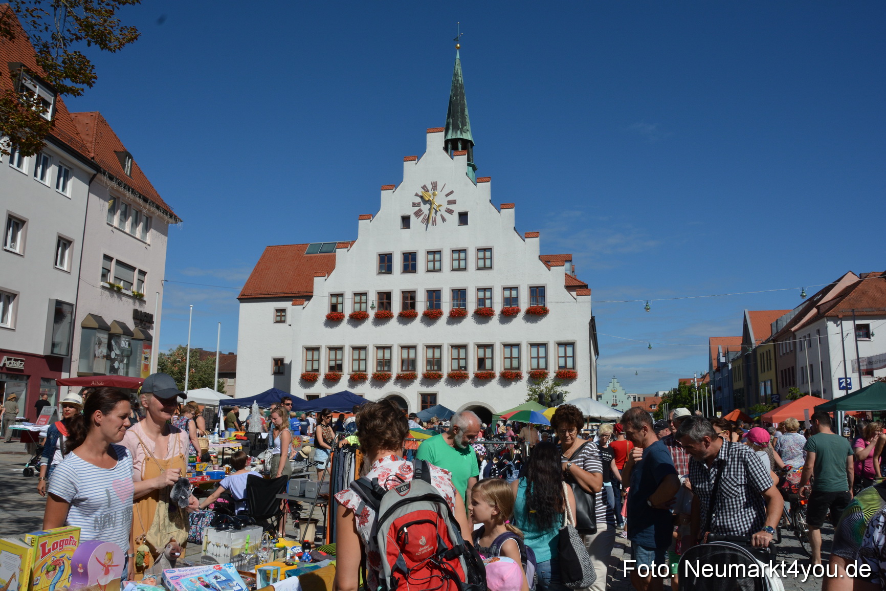 Altstadt Flohmarkt Neumarkt 2017 0104