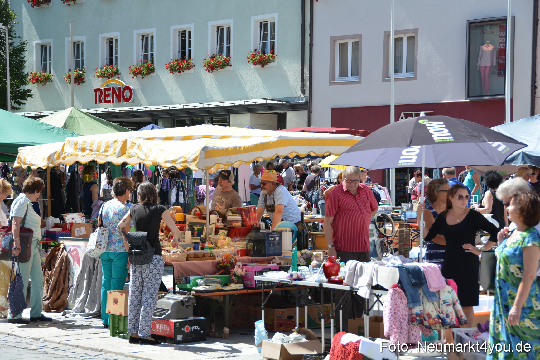 Altstadt Flohmarkt Neumarkt 2017 0116