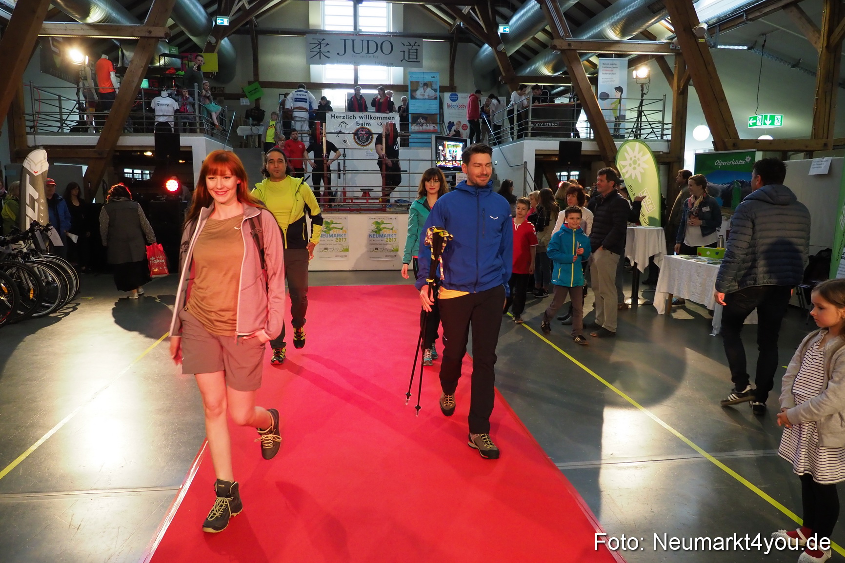 Fruehlingsfest Neumarkt Modenschau Sportausstellung 2017