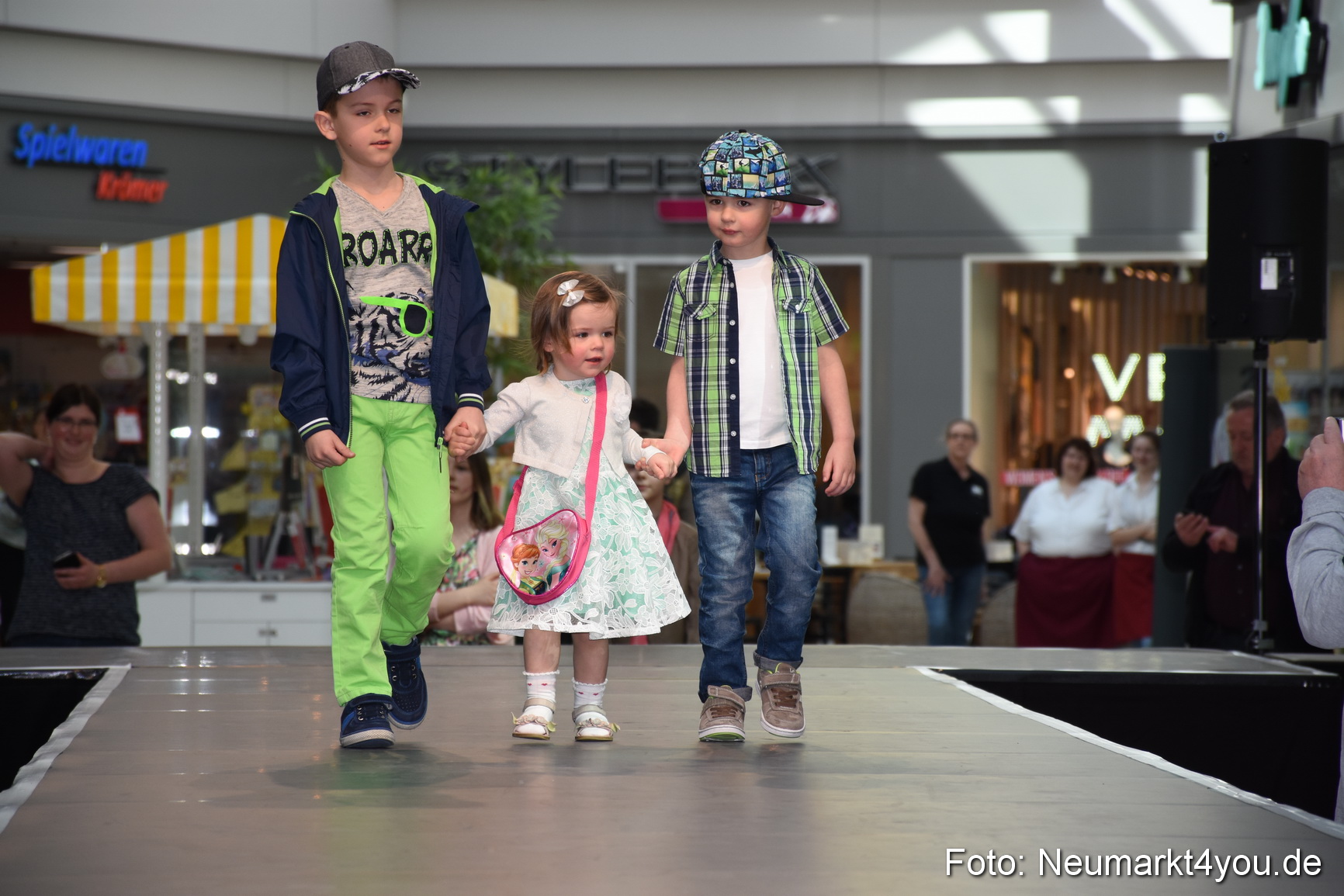 Modenschau NeuerMarkt Fruehjahr 2017 0011