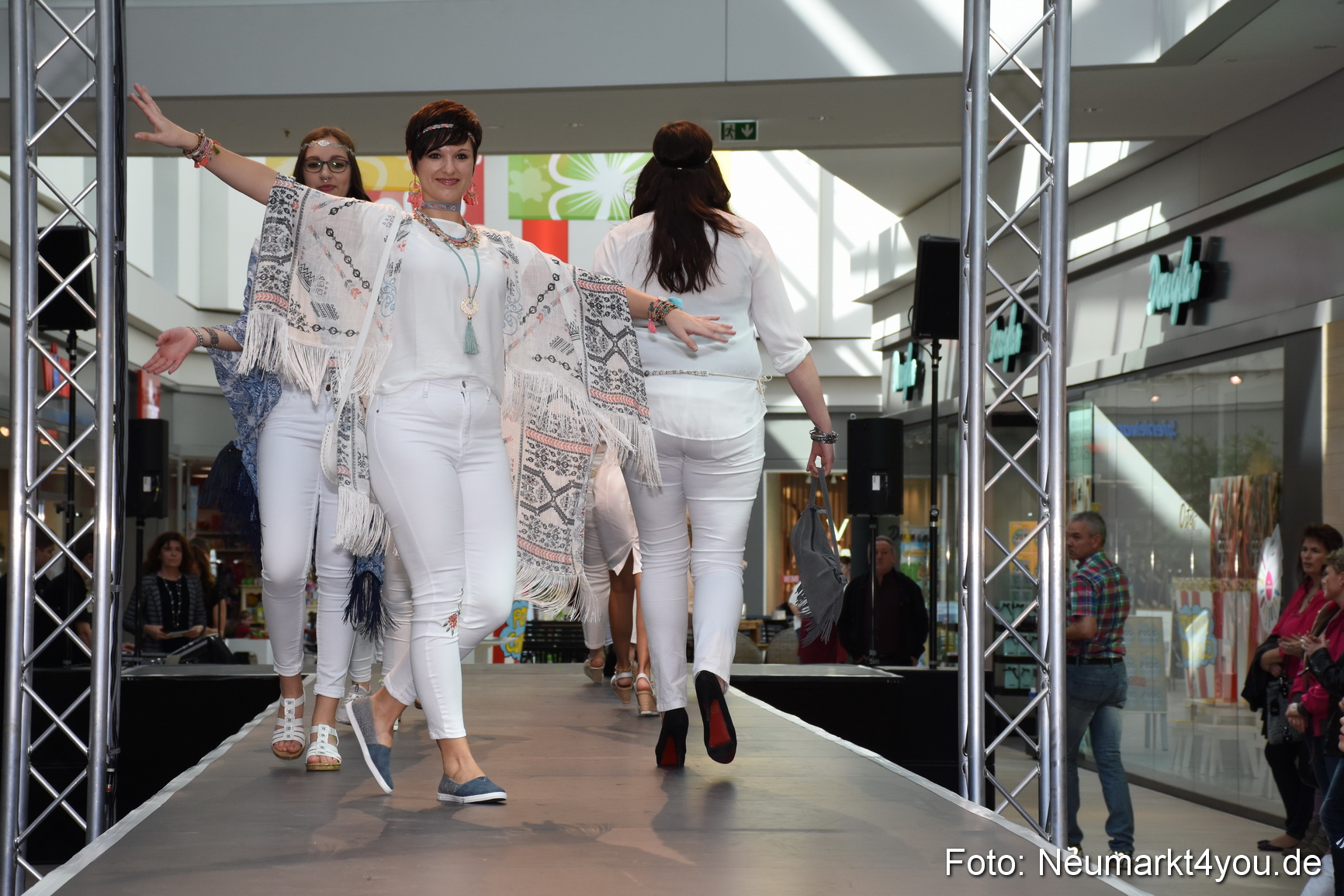 Modenschau NeuerMarkt Fruehjahr 2017 0033