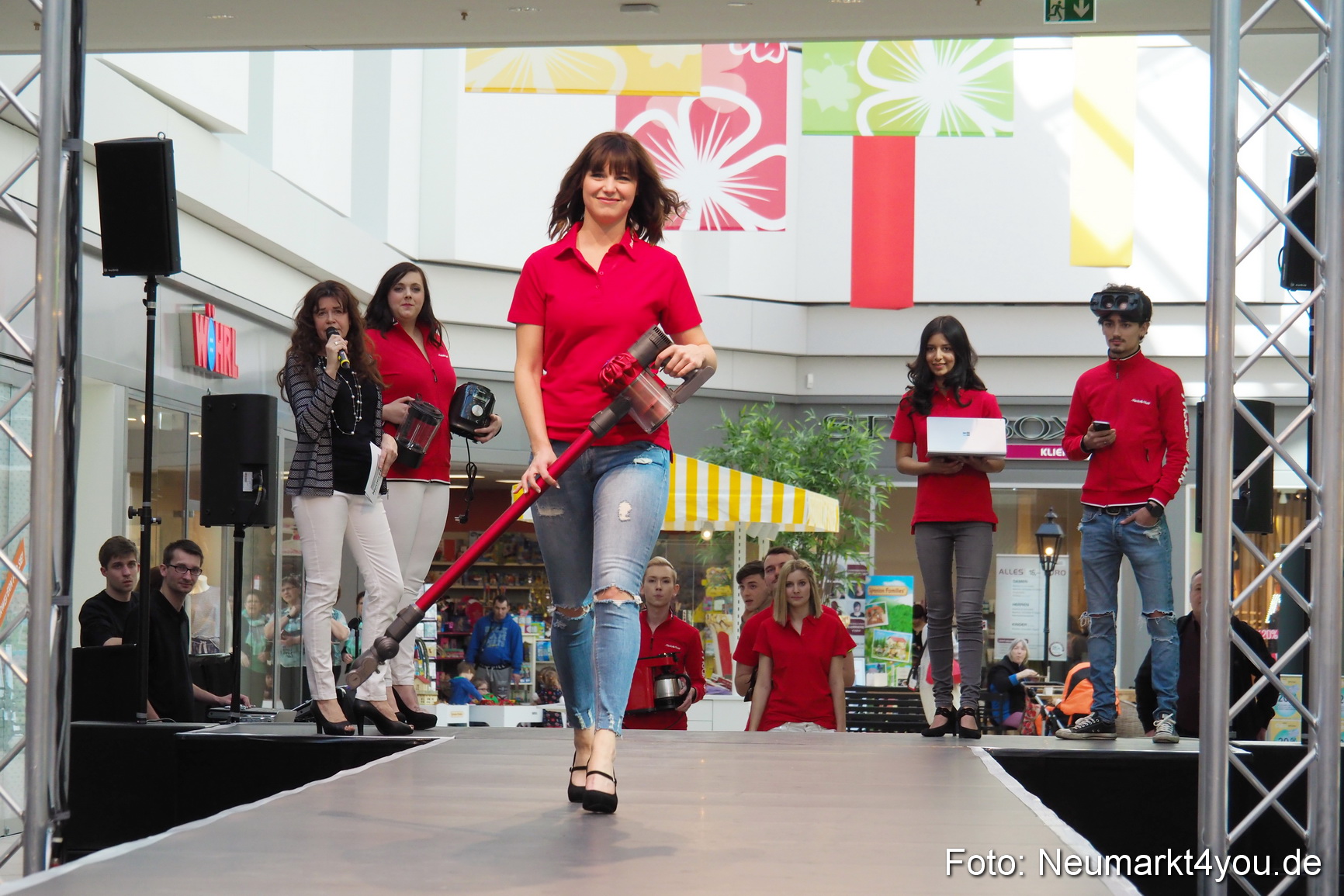 Modenschau NeuerMarkt Fruehjahr 2017 0051