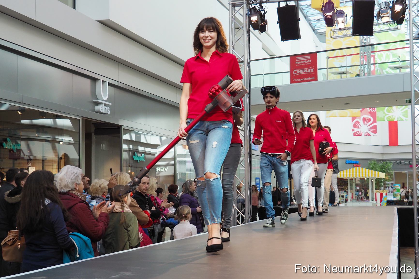 Modenschau NeuerMarkt Fruehjahr 2017 0064
