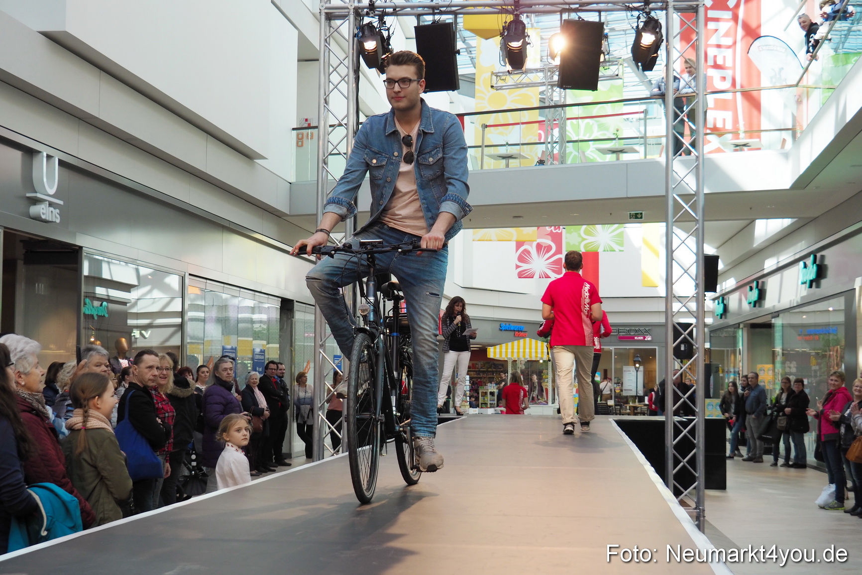 Modenschau NeuerMarkt Fruehjahr 2017 0066