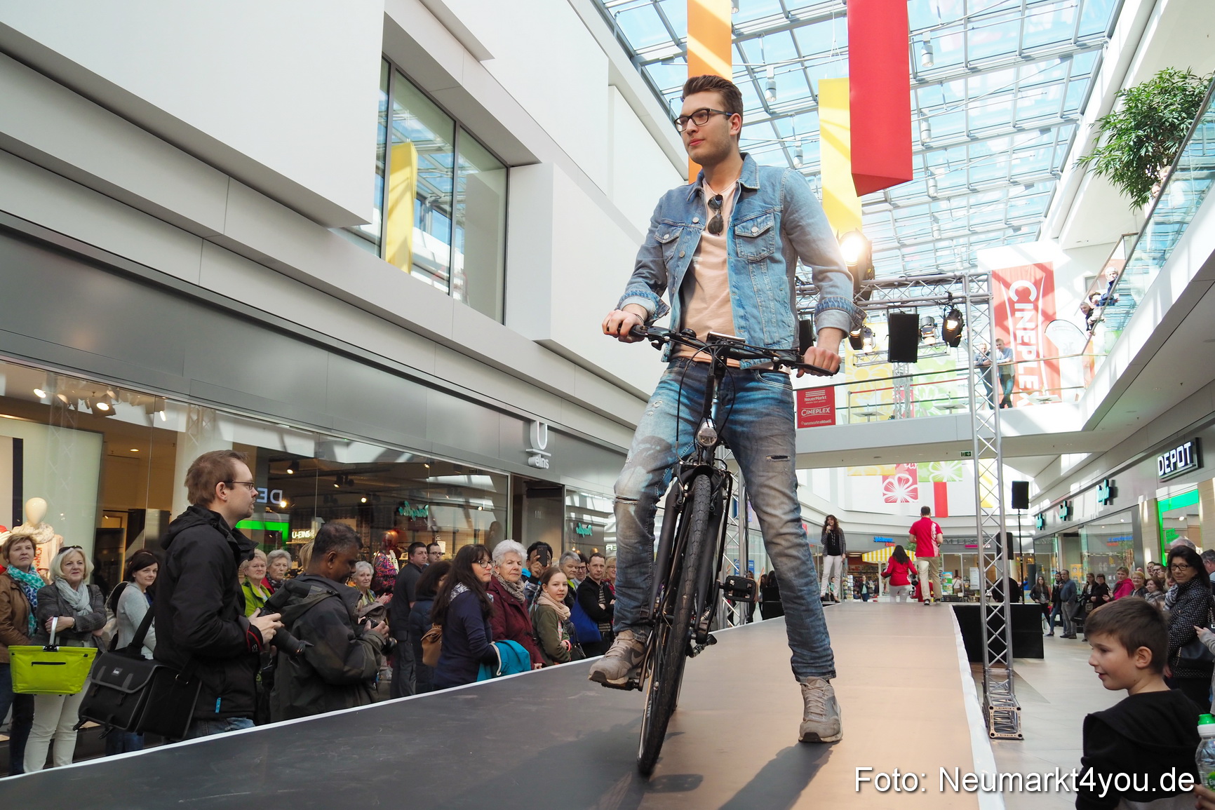 Modenschau NeuerMarkt Fruehjahr 2017 0068