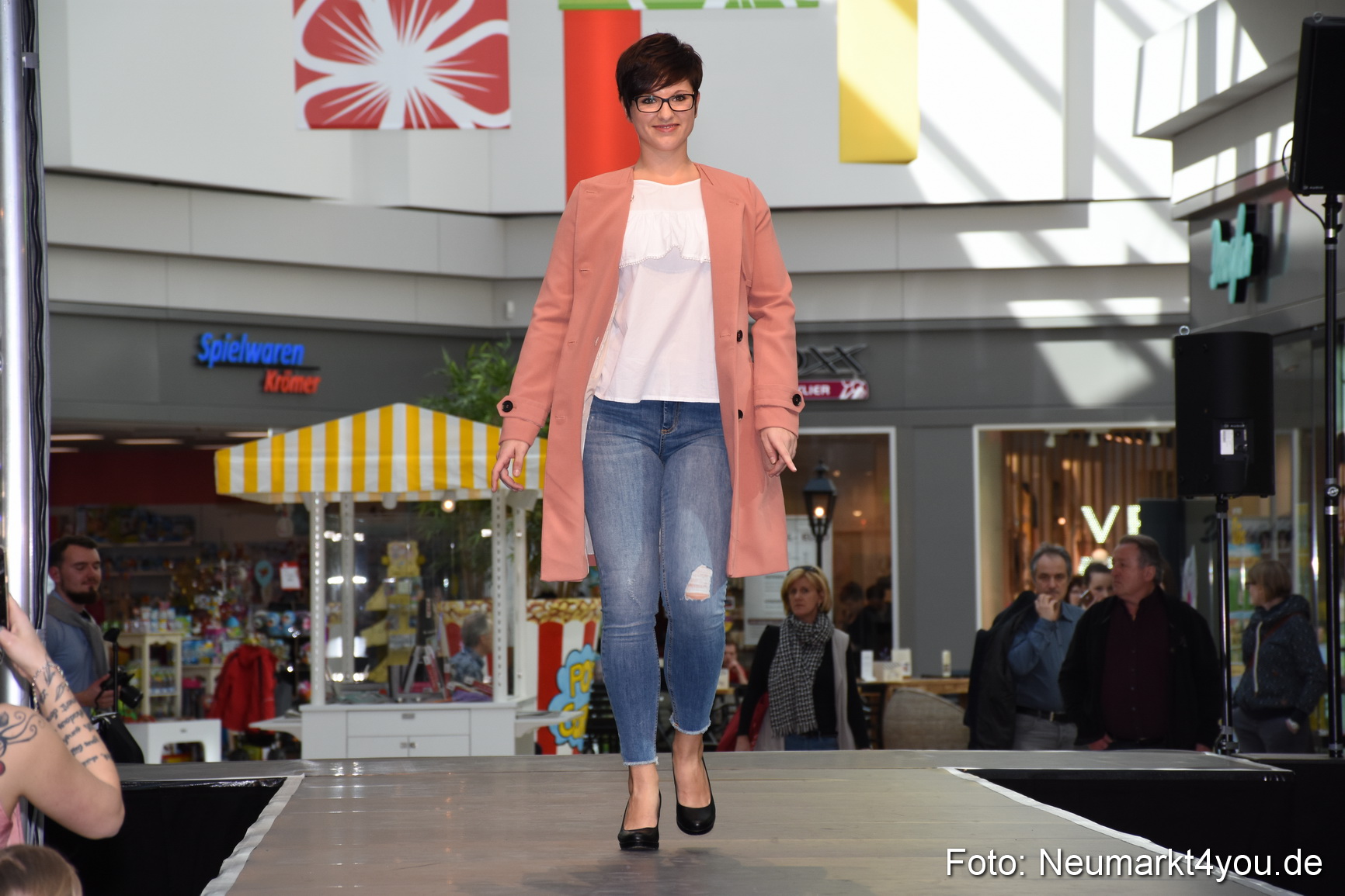 Modenschau NeuerMarkt Fruehjahr 2017 0071