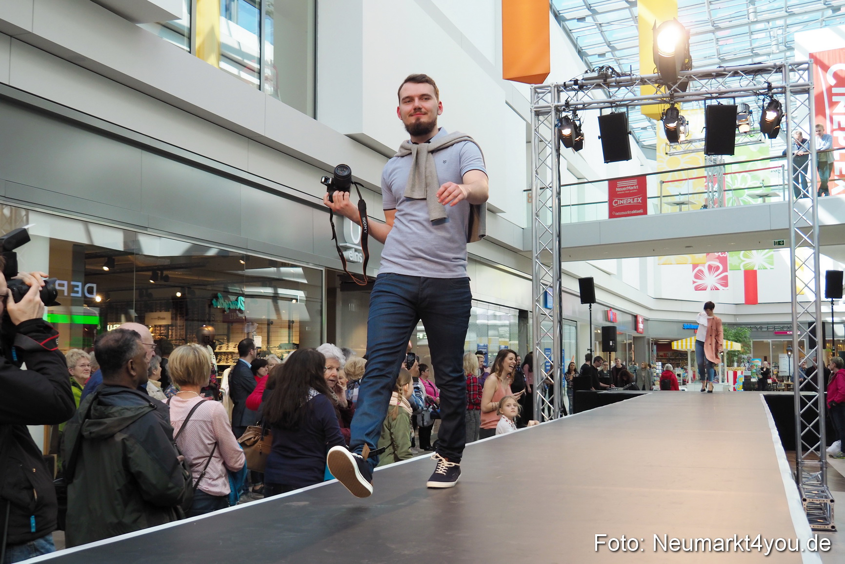 Modenschau NeuerMarkt Fruehjahr 2017 0073