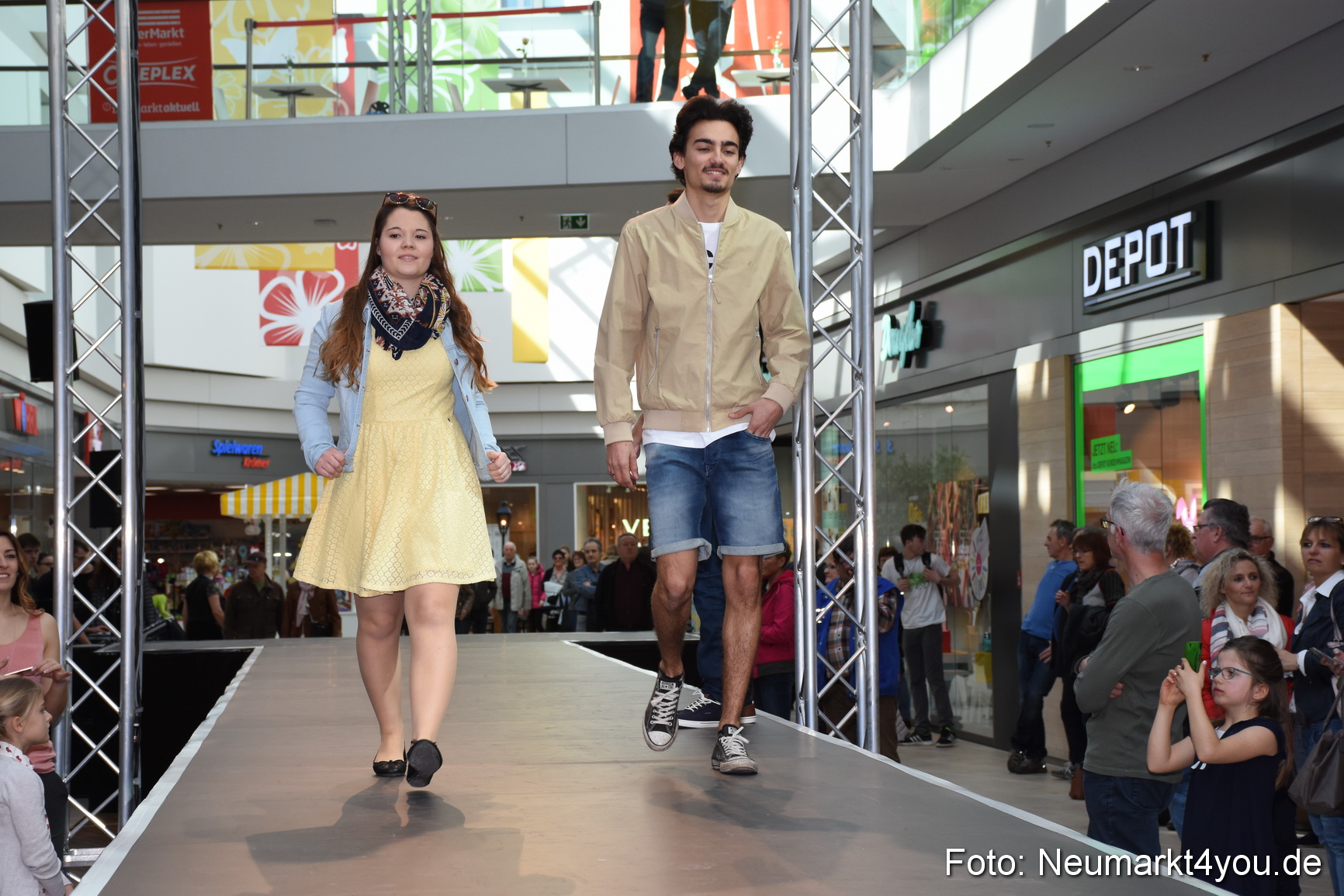 Modenschau NeuerMarkt Fruehjahr 2017 0078