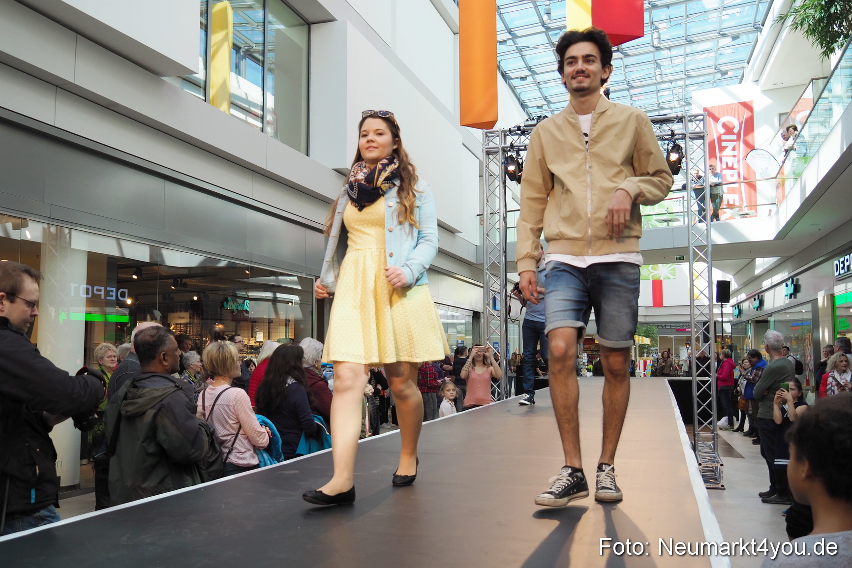 Modenschau NeuerMarkt Fruehjahr 2017 0079