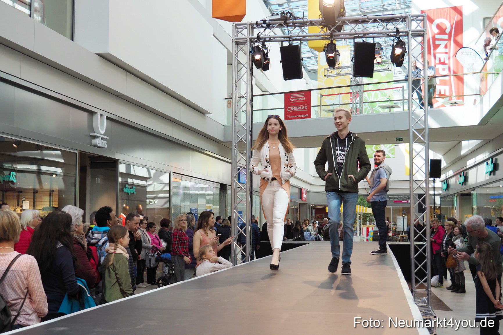 Modenschau NeuerMarkt Fruehjahr 2017 0082