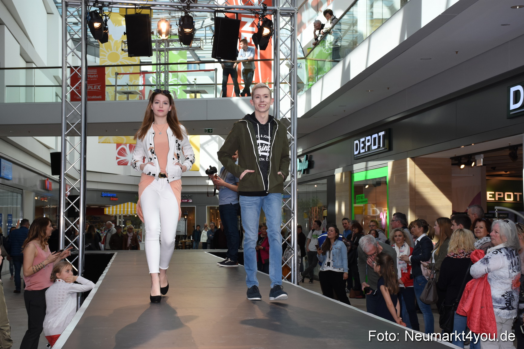 Modenschau NeuerMarkt Fruehjahr 2017 0083