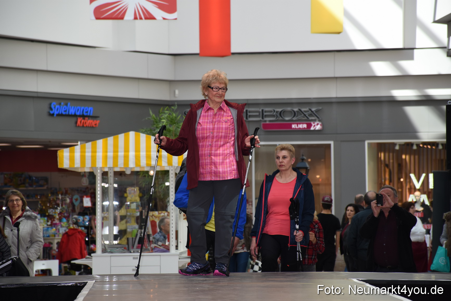 Modenschau NeuerMarkt Fruehjahr 2017 0091