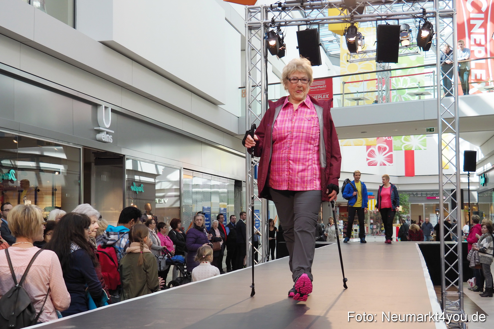 Modenschau NeuerMarkt Fruehjahr 2017 0093