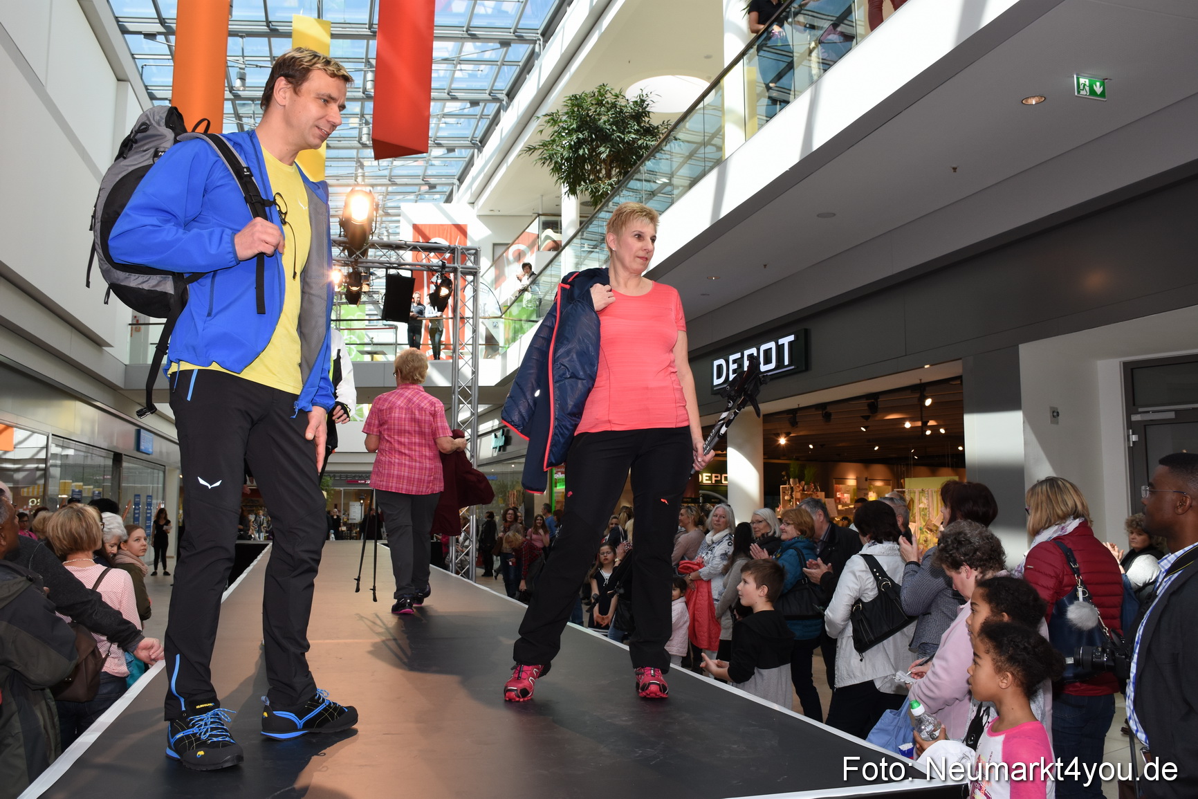 Modenschau NeuerMarkt Fruehjahr 2017 0095