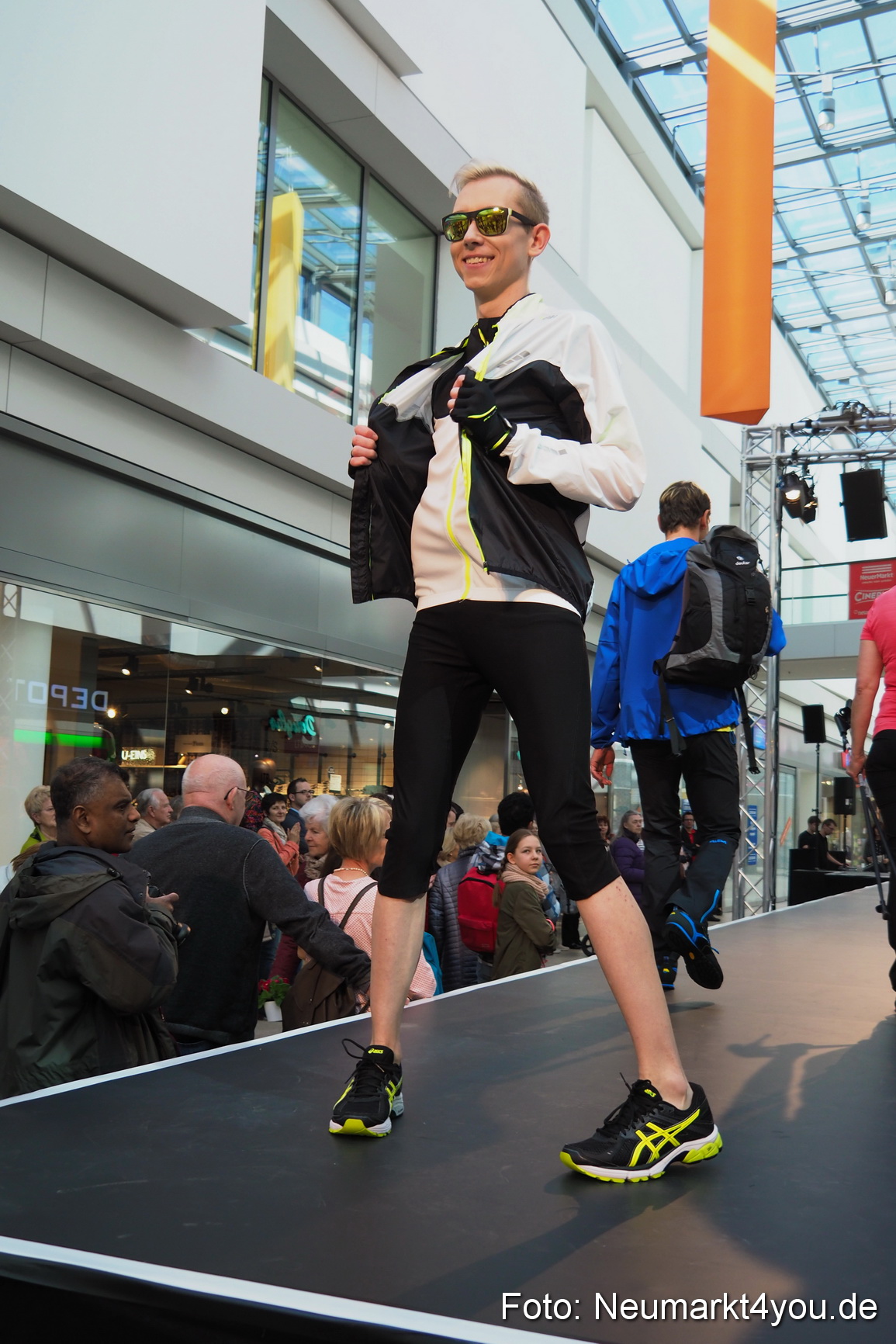 Modenschau NeuerMarkt Fruehjahr 2017 0096