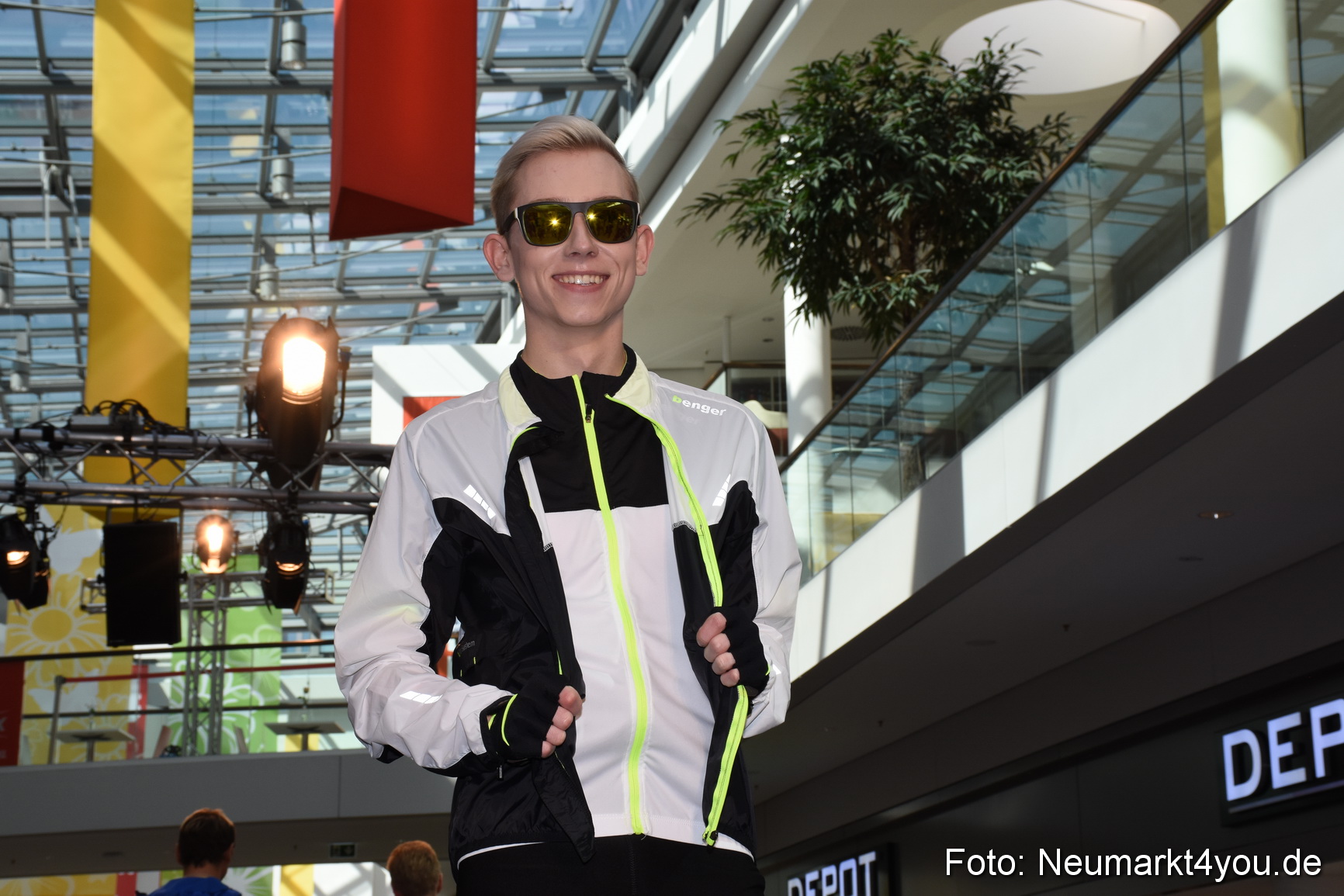 Modenschau NeuerMarkt Fruehjahr 2017 0097