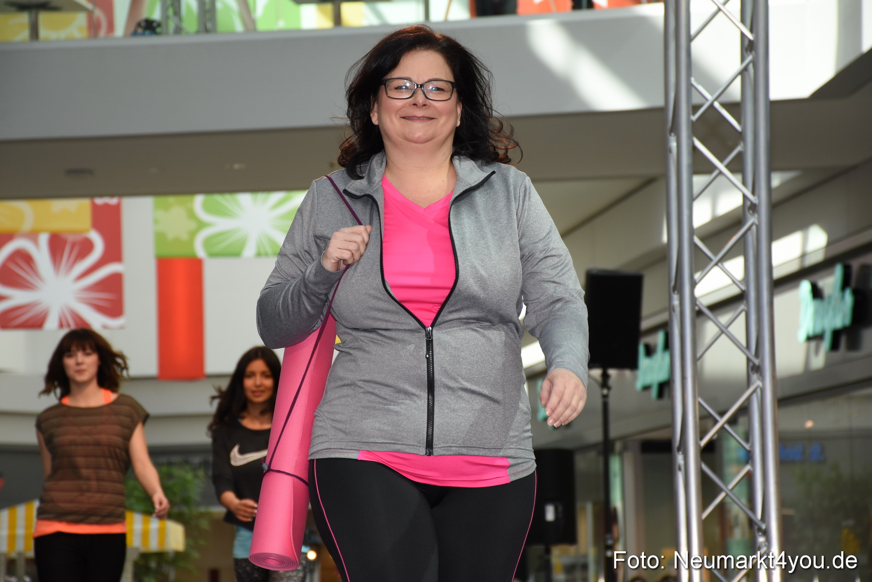 Modenschau NeuerMarkt Fruehjahr 2017 0098