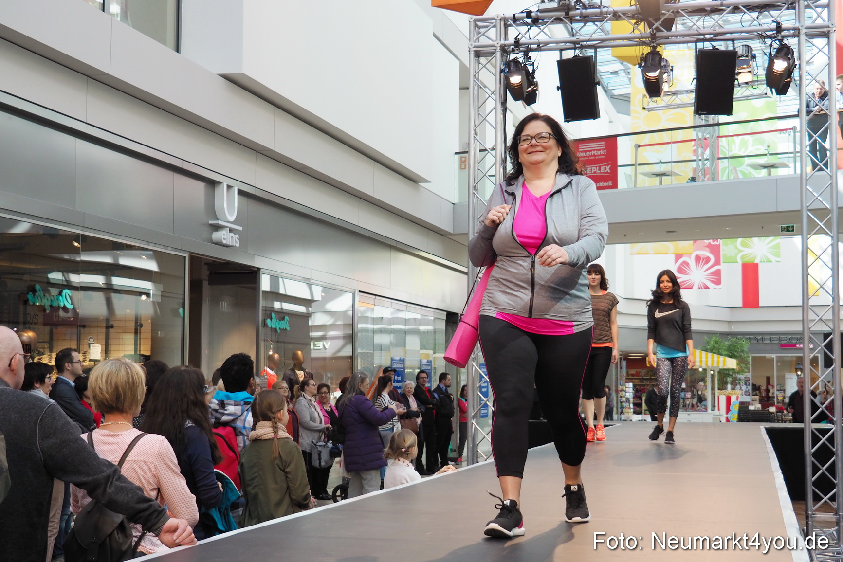 Modenschau NeuerMarkt Fruehjahr 2017 0099