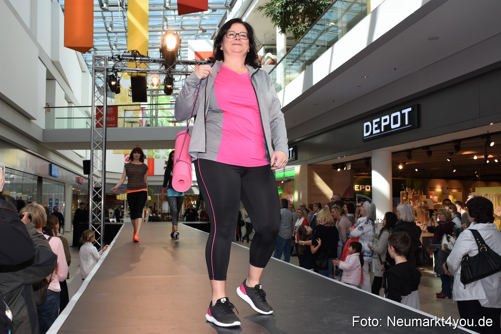 Modenschau NeuerMarkt Fruehjahr 2017 0100