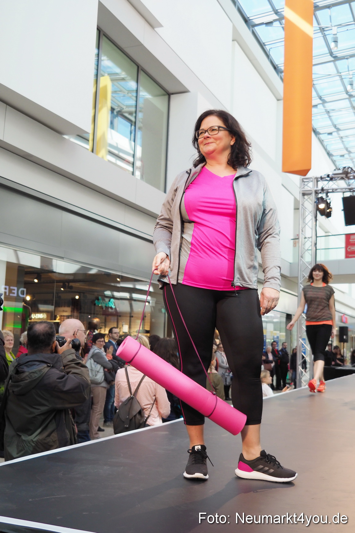 Modenschau NeuerMarkt Fruehjahr 2017 0101