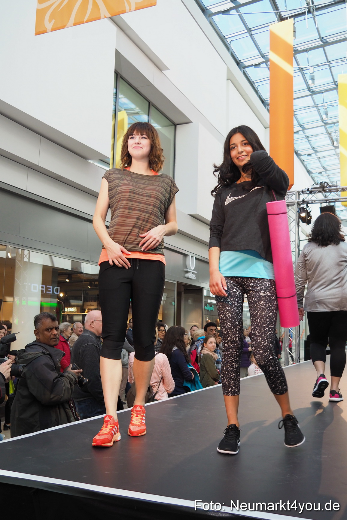 Modenschau NeuerMarkt Fruehjahr 2017 0103