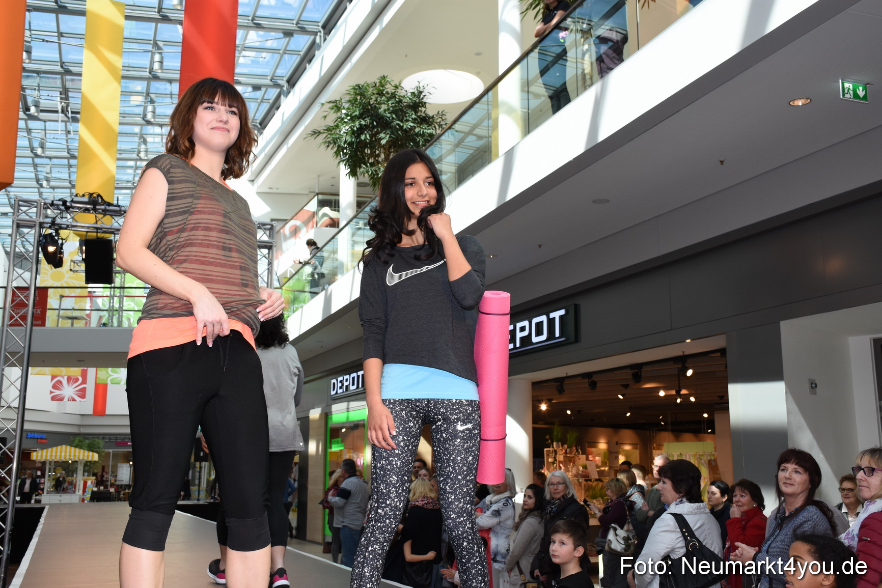 Modenschau NeuerMarkt Fruehjahr 2017 0104