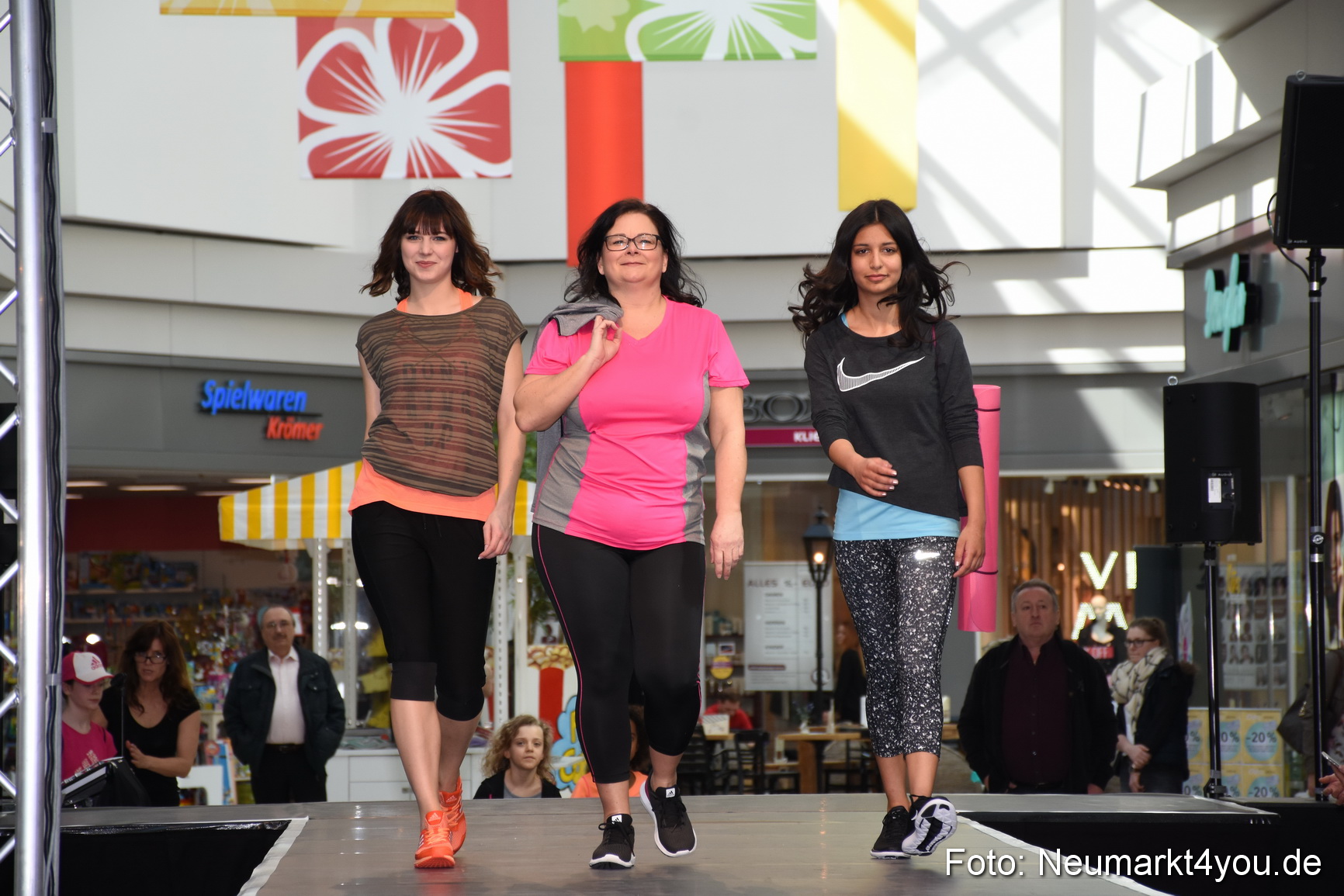 Modenschau NeuerMarkt Fruehjahr 2017 0105