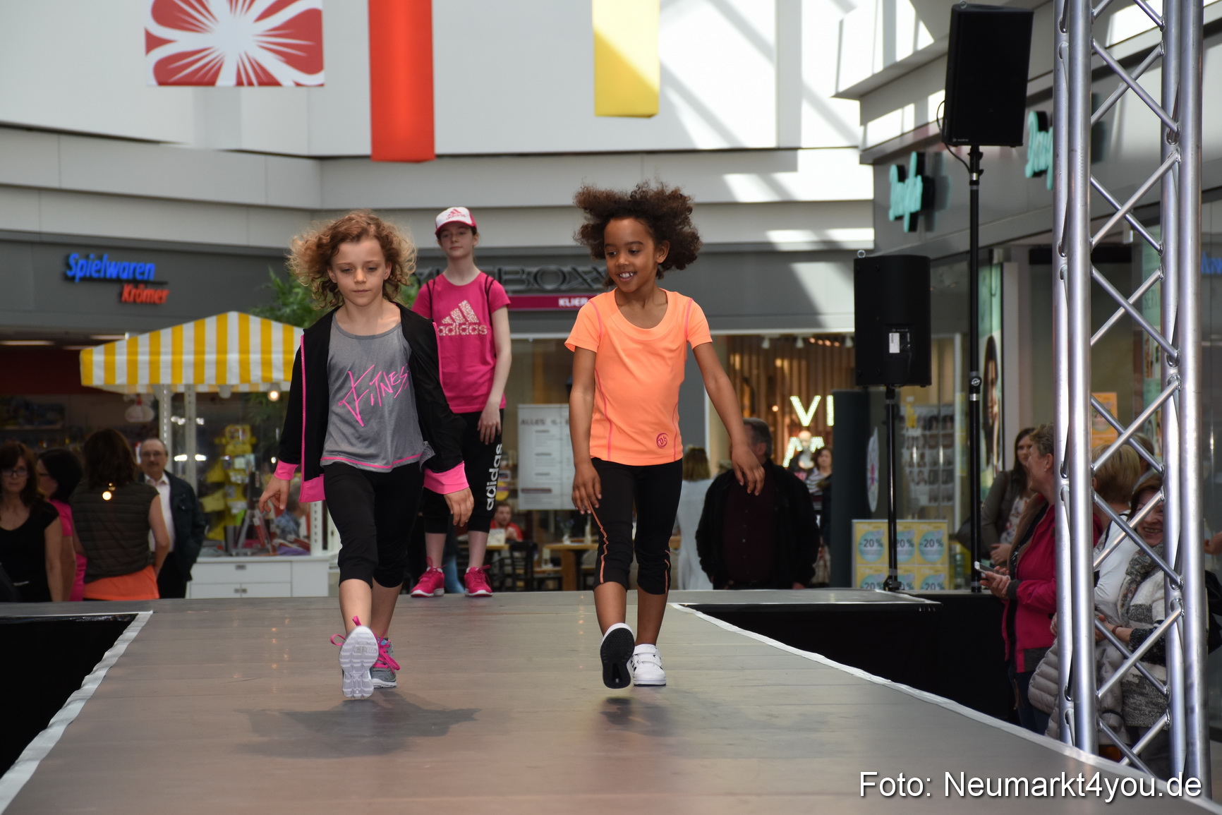 Modenschau NeuerMarkt Fruehjahr 2017 0108