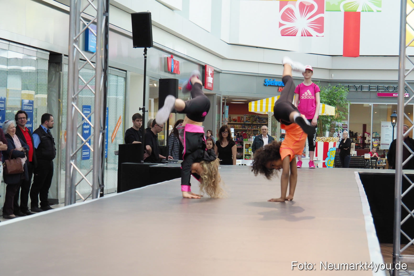 Modenschau NeuerMarkt Fruehjahr 2017 0109