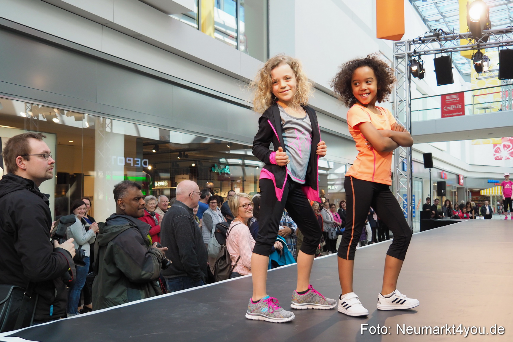 Modenschau NeuerMarkt Fruehjahr 2017 0110