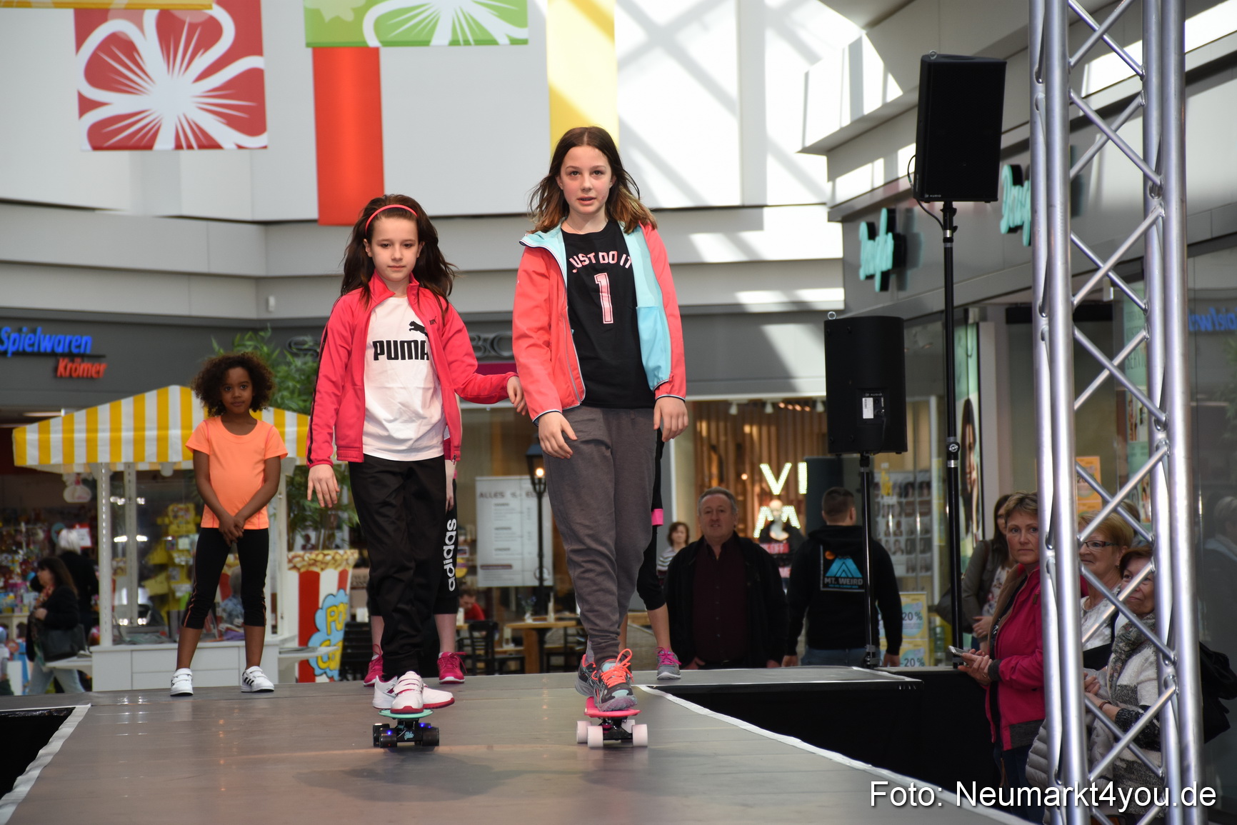Modenschau NeuerMarkt Fruehjahr 2017 0112