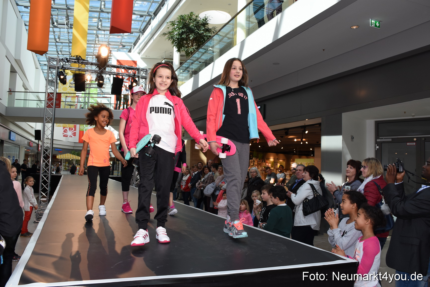 Modenschau NeuerMarkt Fruehjahr 2017 0117