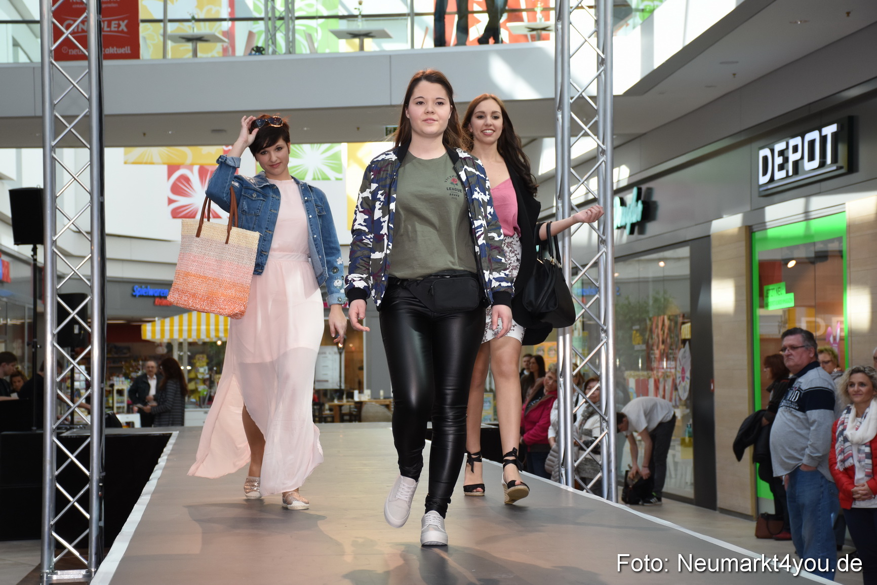 Modenschau NeuerMarkt Fruehjahr 2017 0118