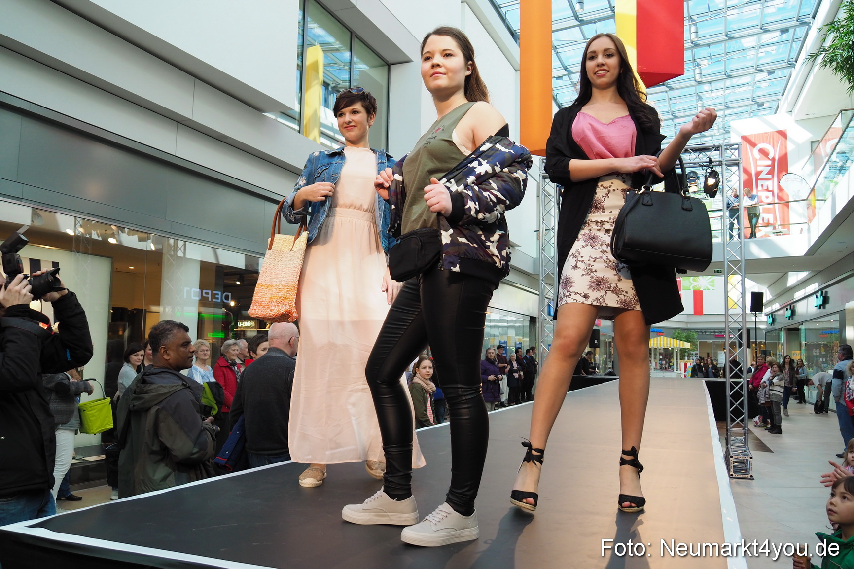 Modenschau NeuerMarkt Fruehjahr 2017 0121