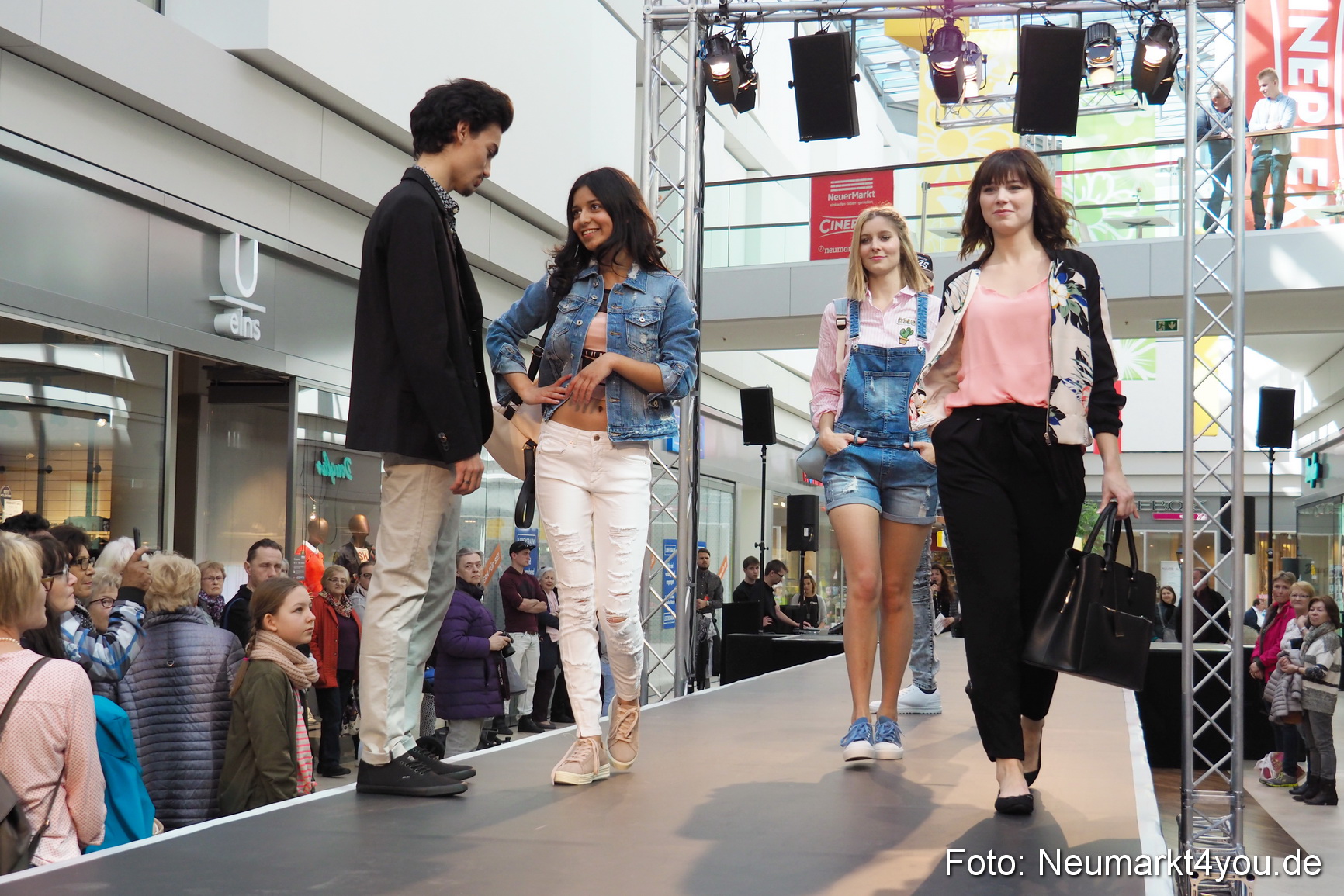 Modenschau NeuerMarkt Fruehjahr 2017 0129