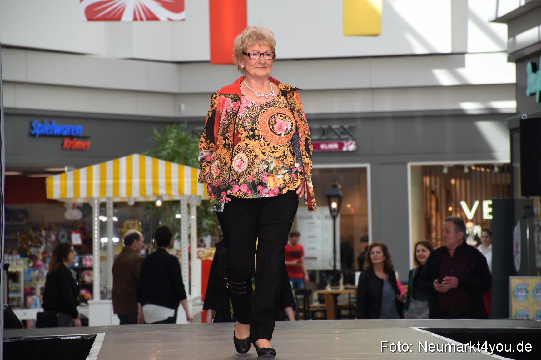 Modenschau NeuerMarkt Fruehjahr 2017 0133