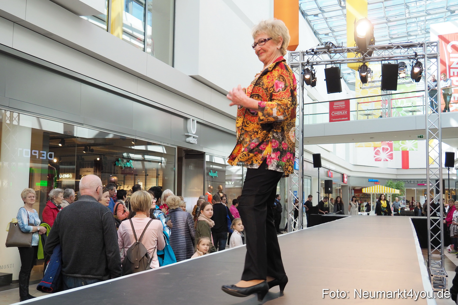 Modenschau NeuerMarkt Fruehjahr 2017 0135