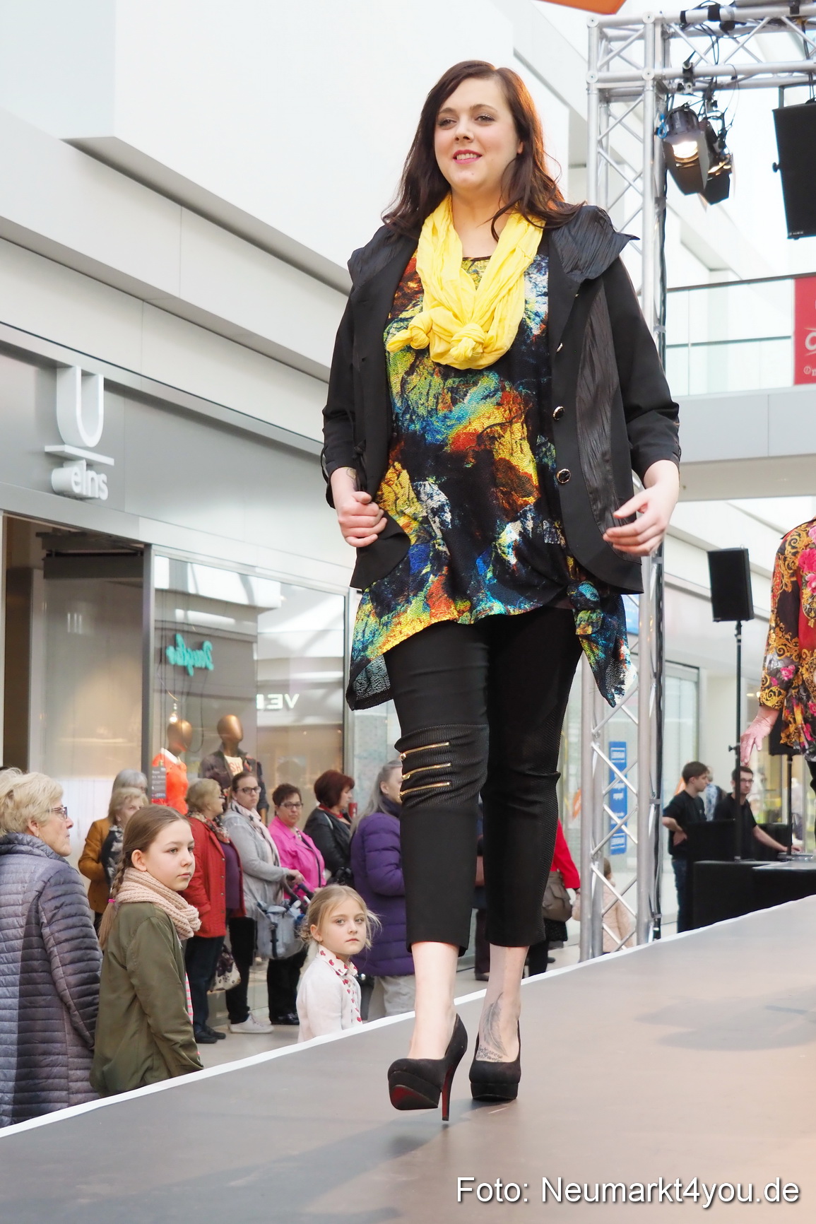 Modenschau NeuerMarkt Fruehjahr 2017 0137