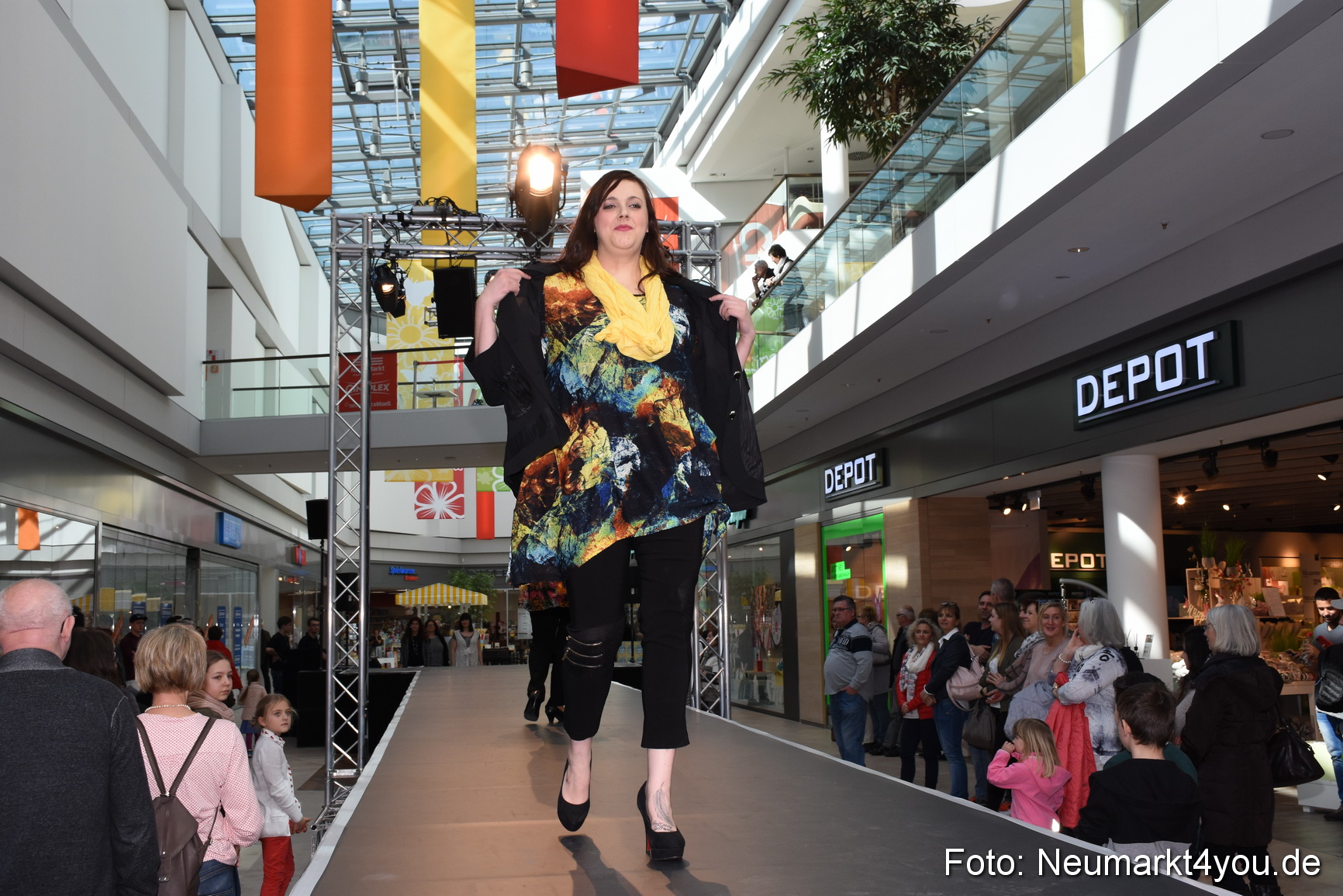 Modenschau NeuerMarkt Fruehjahr 2017 0138