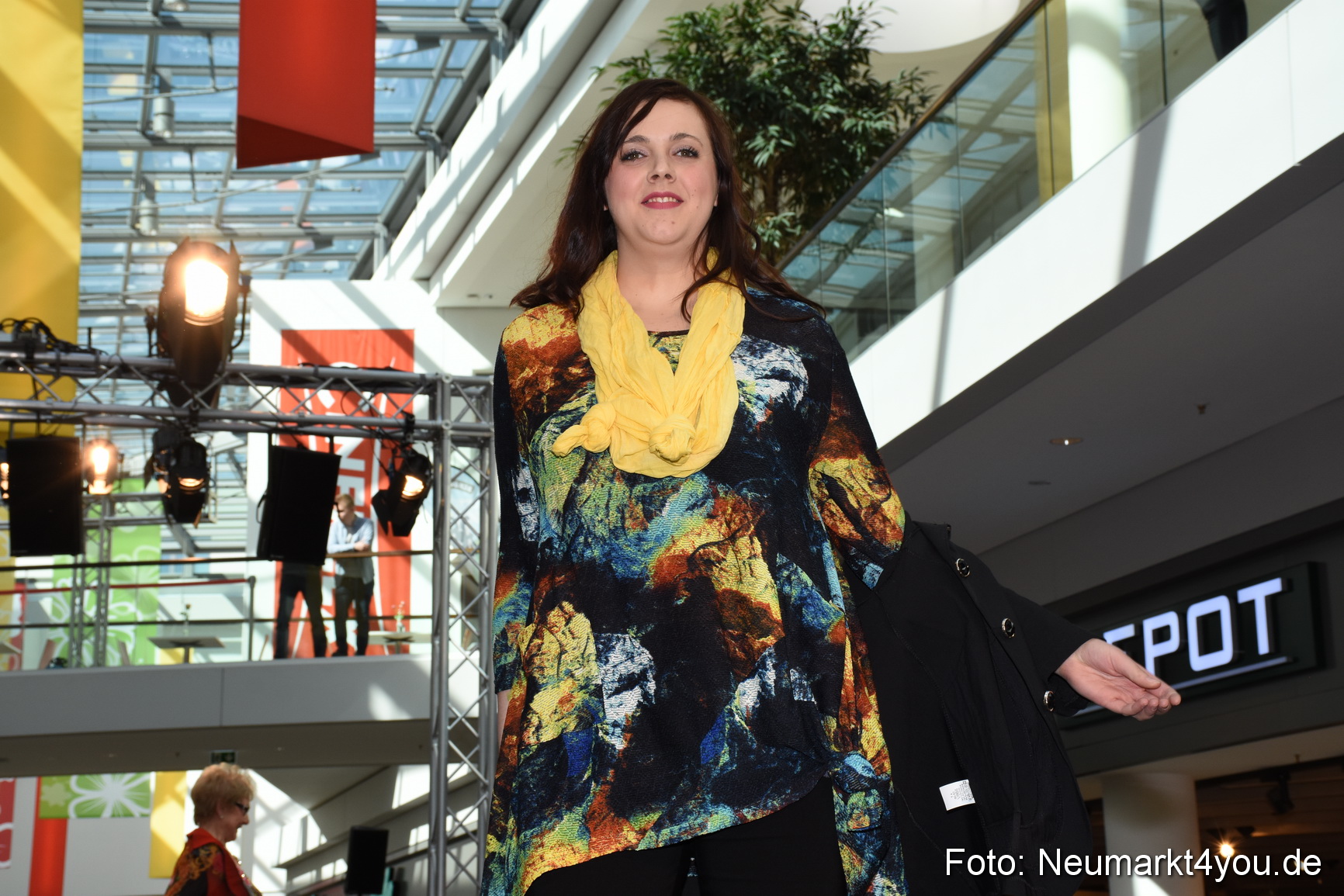 Modenschau NeuerMarkt Fruehjahr 2017 0139