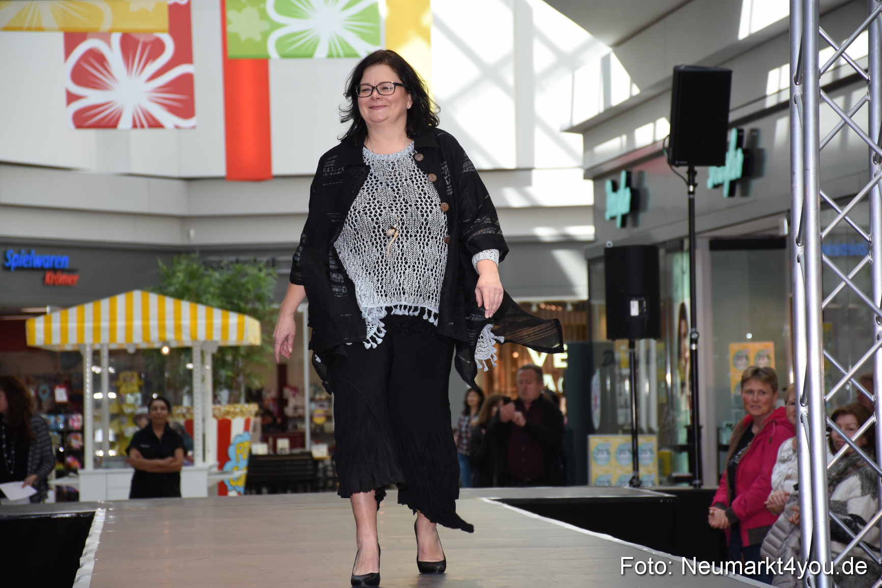 Modenschau NeuerMarkt Fruehjahr 2017 0144