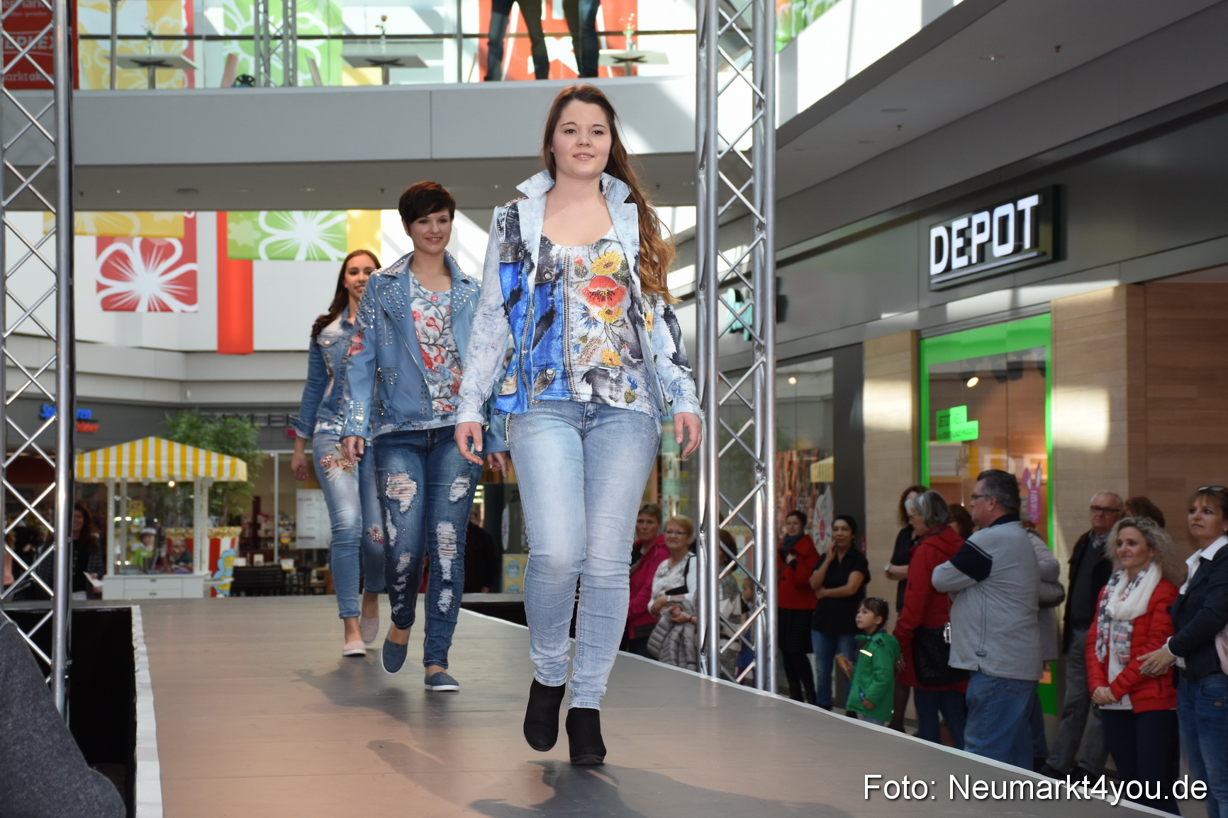 Modenschau NeuerMarkt Fruehjahr 2017 0148