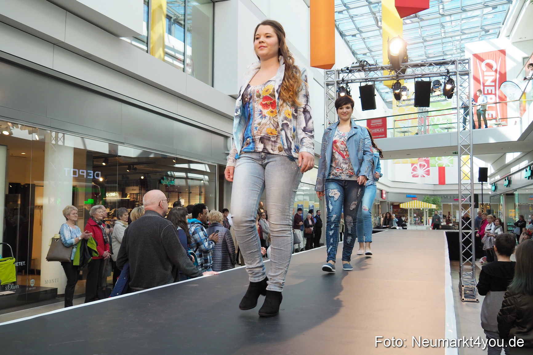 Modenschau NeuerMarkt Fruehjahr 2017 0149