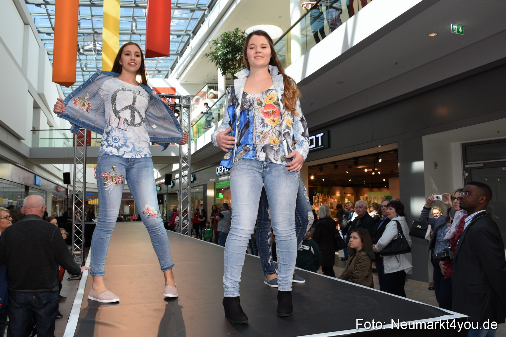 Modenschau NeuerMarkt Fruehjahr 2017 0150